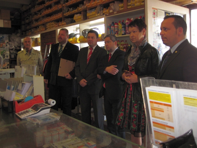 Gemeinderat Johann Machowetz, Bürgermeister Bernhard Müller, KommR Thomas Schaden, Gemeinderätin Anneliese Pötscher, Gemeinderat Marco Sodomka